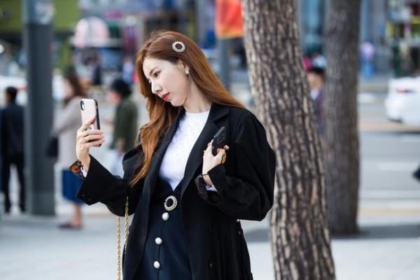 Κινητό τηλέφωνο Εβδομάδα Μόδας της Σεούλ μόδας δρόμου