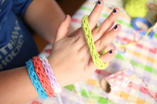Strickliesel Οδηγίες Ιδέες Βραχιόλια πλέξιμο με δάχτυλα