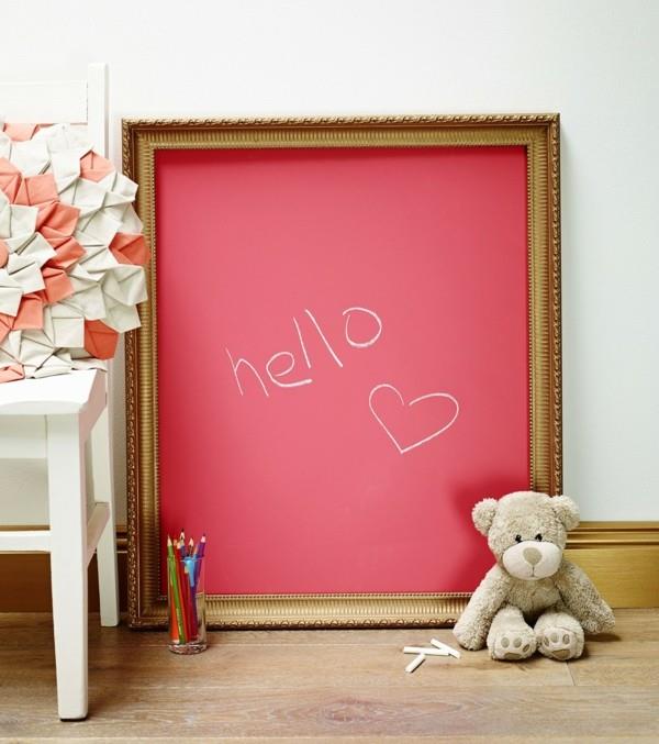 Χρώμα μαυροπίνακα ιδέες διακόσμησης παιδικού τοίχου τοίχου μαυροπίνακας ροζ ξύλινο πλαίσιο