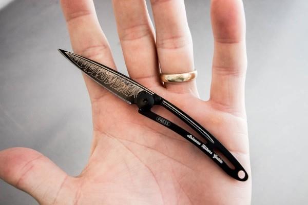 Μαχαίρι τσέπης σε μικρή μορφή