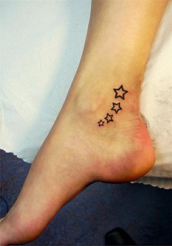 Τατουάζ με αστέρια πόδια μαύρες γυναίκες