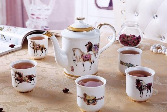 Το Teaware fine pattern απεικονίζει πολύ δημιουργικά τα άλογα