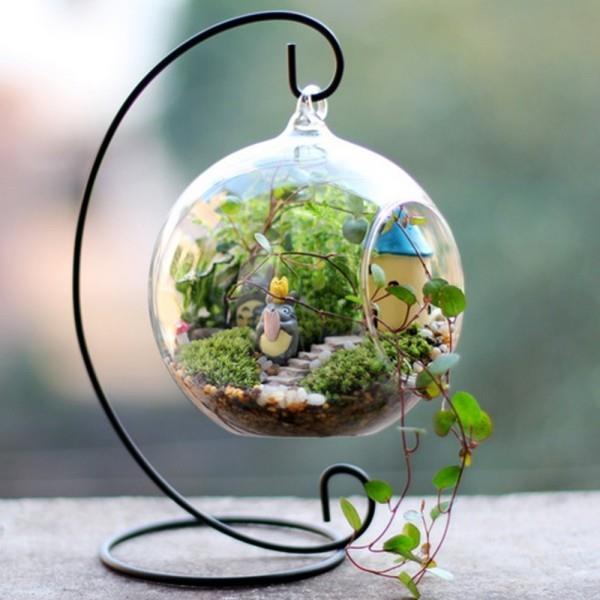 Προσθέστε μικρά ειδώλια στο terrarium ως κοσμήματα