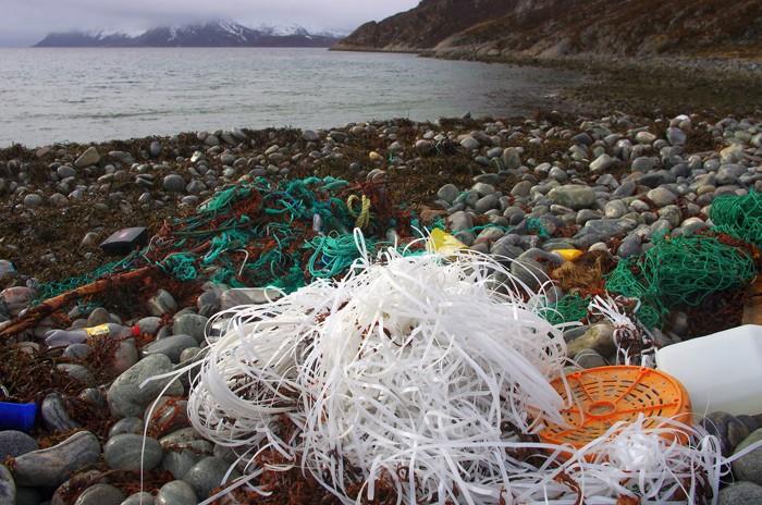 Τα πλαστικά απόβλητα Ocean Cleanup στα πλαστικά απόβλητα της θάλασσας