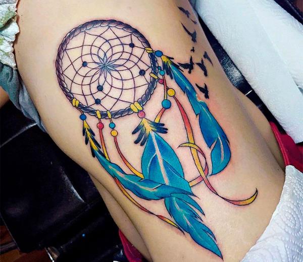Υπέροχα χρώματα για ένα τατουάζ ονείρου που σχεδιάζει το σώμα