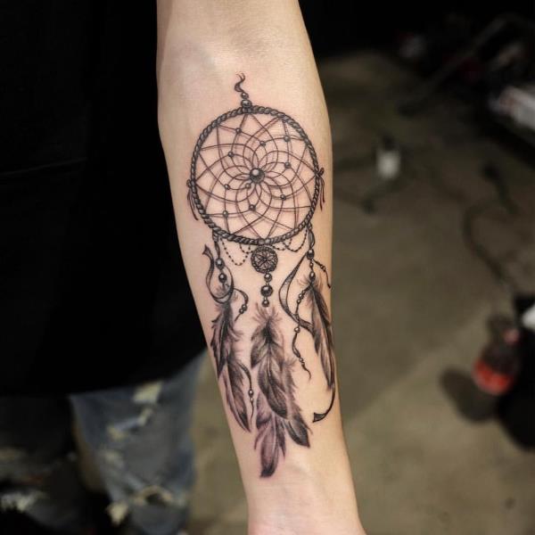 Υπέροχο σύμβολο με ένα τατουάζ ονειροπόλου