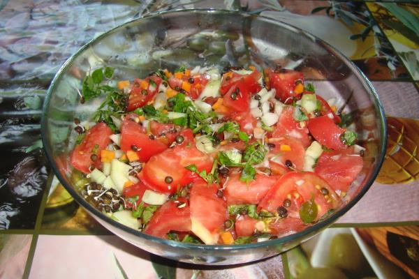 Μαγειρέψτε σαλάτα ντομάτας με νόστιμες φακές