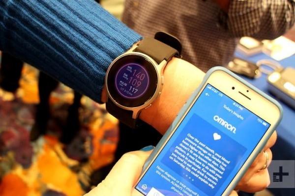 Κορυφαία 4 από τα καλύτερα gadgets για την υγεία και την ευημερία του ελέγχου πίεσης αίματος omron CES 2019 από την εφαρμογή
