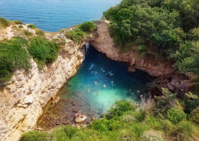 Top 5 πιο όμορφες παραλίες στον κόσμο Hidden Grotto Beach Αγαπημένο μέρος για ερωτευμένα ζευγάρια