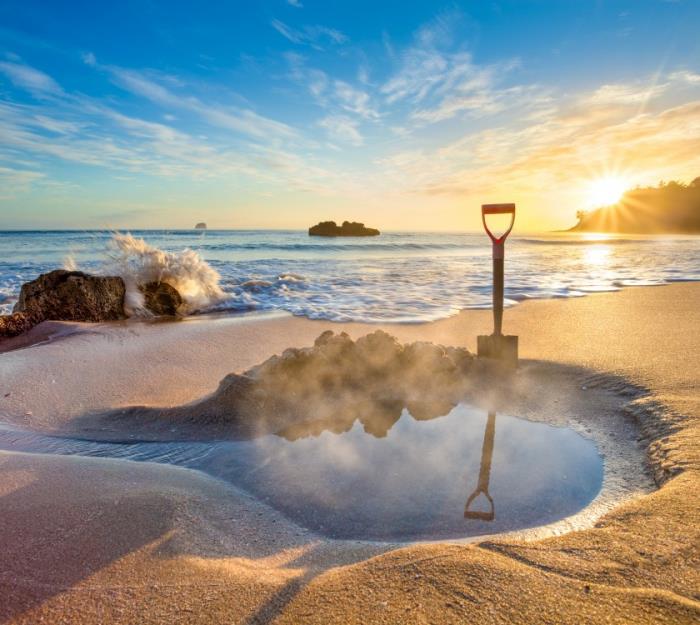 Top 5 Οι πιο όμορφες παραλίες στον κόσμο Hot Water Beach Νέα Ζηλανδία ένα φυσικό φαινόμενο