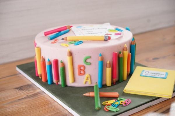 Κέικ για εγγραφή στο σχολείο - ιδέες συνταγής και διακόσμησης για αξέχαστες ιδέες για κέικ πάρτι κορίτσια