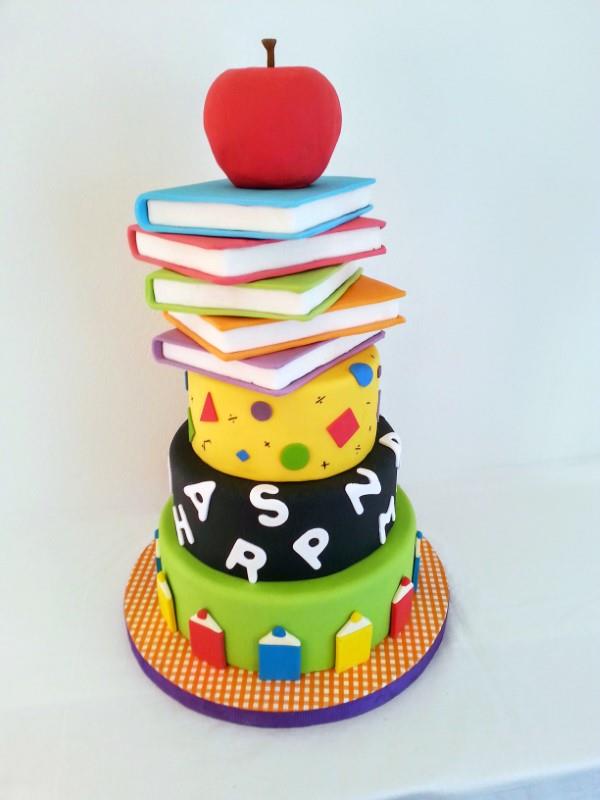 Κέικ για εγγραφή στο σχολείο - συνταγές και ιδέες διακόσμησης για μια αξέχαστη πολύπλοκη ιδέα για κέικ
