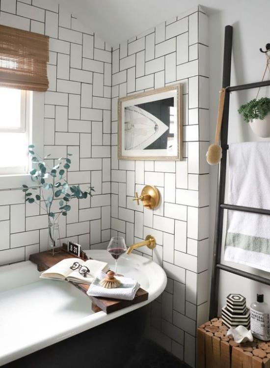 Trends 2021 στην εσωτερική διακόσμηση μπάνιου κλασικό ντιζάιν μπανιέρες λευκά πλακάκια