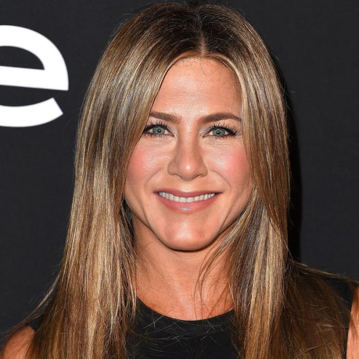 Μοντέρνα χρώματα μαλλιών 2019 Jennifer Aniston ζεστή ξανθιά απόχρωση