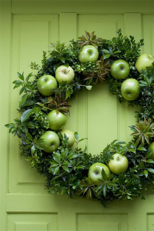 Στεφάνι πόρτας με μήλα μπερδεμένα πράσινα μήλα φρέσκα πράσινα κλαδιά αφήνει ωραία εμφάνιση