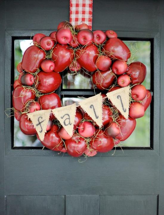 Στεφάνι πόρτας με μήλα μπερδεμένα κόκκινα μήλα φιόγκο όμορφη φθινοπωρινή διακόσμηση