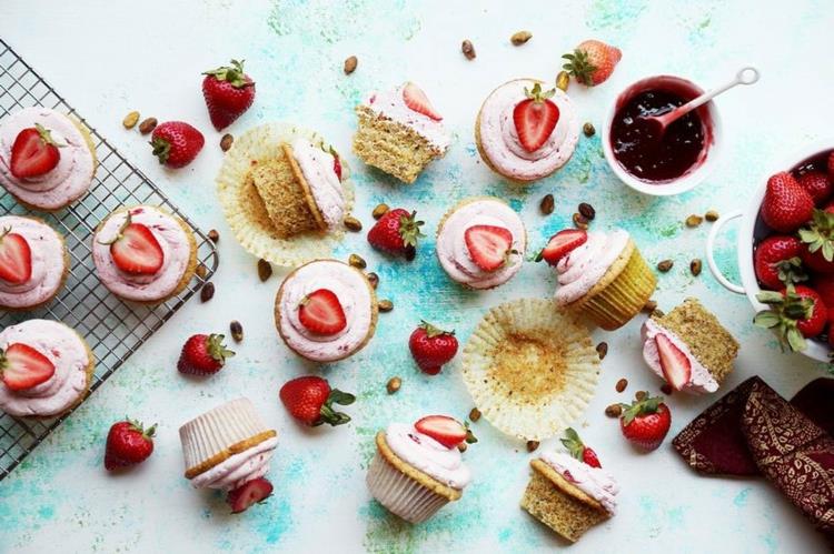Τάρτες ψήνουν συνταγές cupcakes με φράουλες