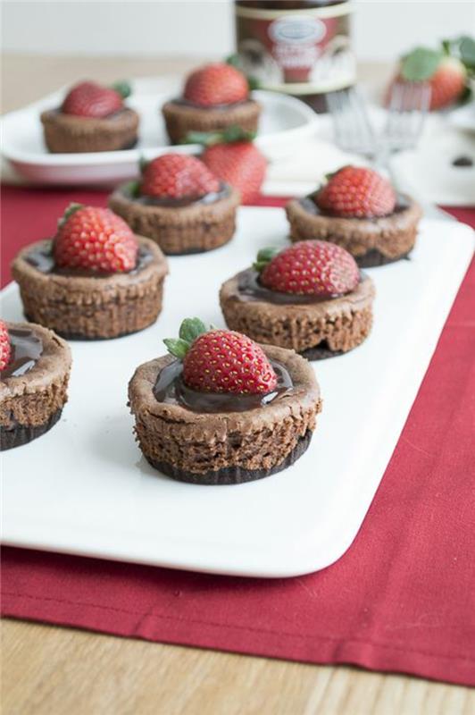 Συνταγές cupcakes για ώρα τάρτας Σοκολατένια μάφιν με φράουλες