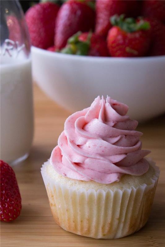 Συνταγές Törtchenzeit Strawberry Tart Cupcakes με κρέμα φράουλας