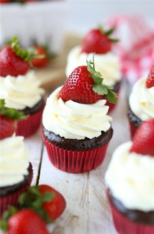 Törtchenzeit Strawberry Tart Chocolate Muffins με Φράουλα