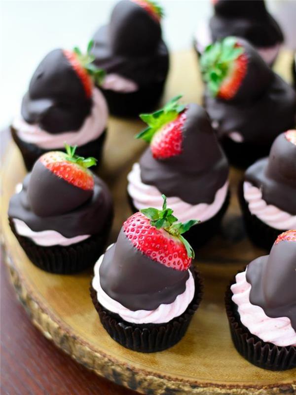 Törtchenzeit Strawberry Tart Chocolate Muffins με Φράουλες