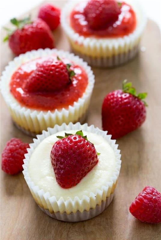 Tρα τάρτας τάρτα φράουλα Muffins βανίλιας με φράουλες