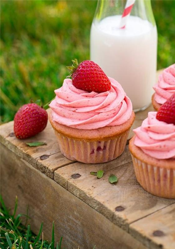 Συνταγές cupcakes με πάρτι κήπου με τάρτα και φράουλες
