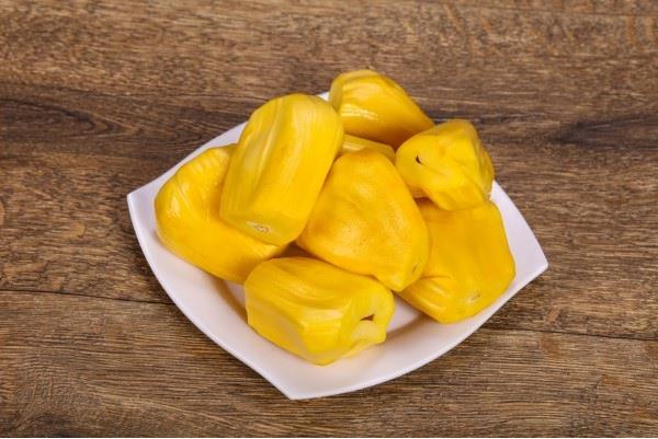 Vegan συνταγές jackfruit και ενδιαφέροντα γεγονότα για το εξωτικό υποκατάστατο κρέατος jackfruit yellow ώριμο
