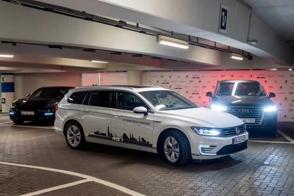 Η Volkswagen δοκιμάζει αυτοκινούμενα αυτοκίνητα στους δρόμους του Αμβούργου για αυτόνομη στάθμευση και οδήγηση