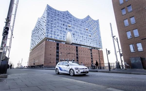 Η Volkswagen δοκιμάζει αυτοκινούμενα αυτοκίνητα στους δρόμους του Αμβούργου - τα αυτόνομα αυτοκίνητα έρχονται στη Γερμανία