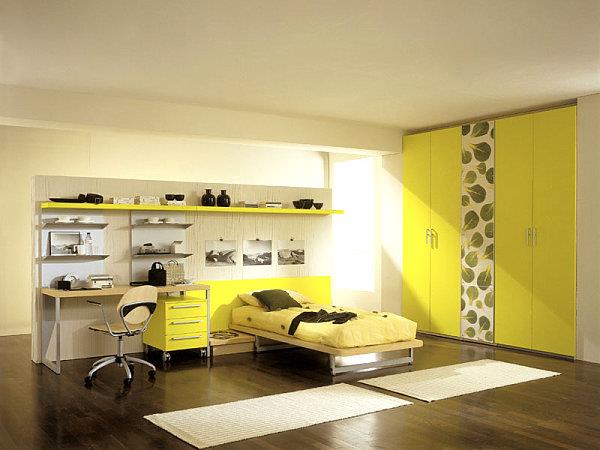 Χρώματα τοίχων στο υπνοδωμάτιο χτισμένο σε κίτρινη ντουλάπα στρώματος