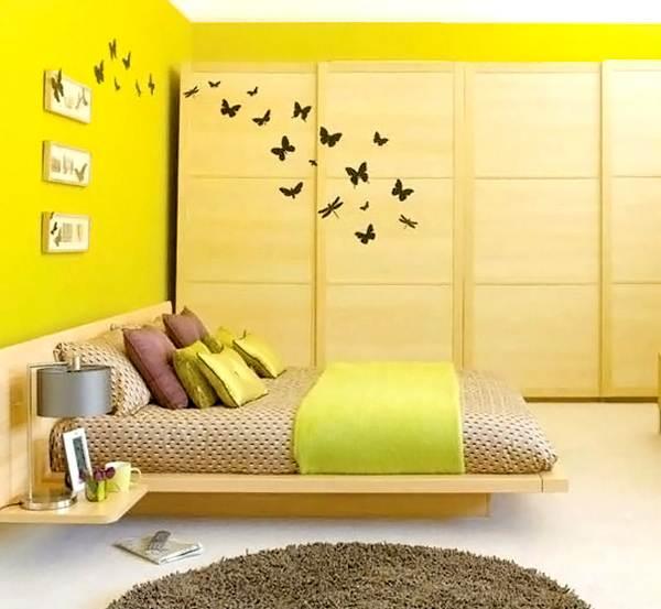 Χρώματα τοίχων στο υπνοδωμάτιο φωτεινό κίτρινο μοτίβο πεταλούδων