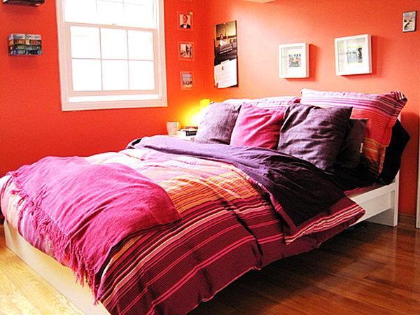 Χρώματα τοίχου στο κρεβατοκάμαρα πορτοκαλί μοβ ροζ κλινοσκεπάσματα