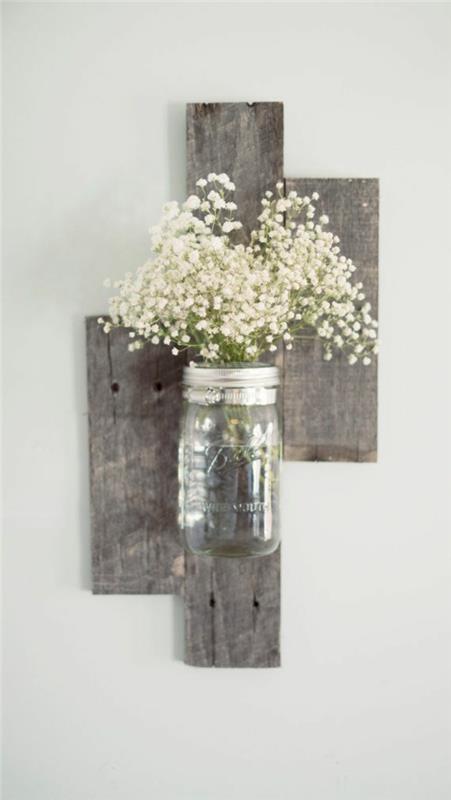Διακόσμηση τοίχου από ξύλο diy διακόσμηση τοίχου ξύλινες παλέτες βάζο λουλούδια δωματίου