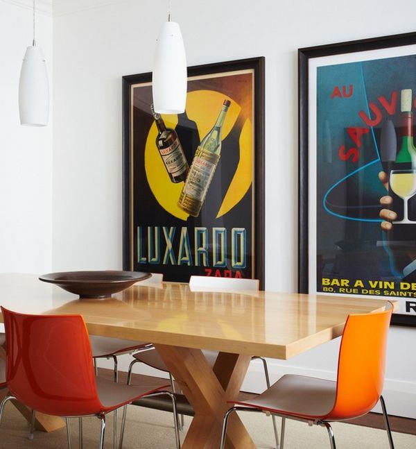 Διακόσμηση τοίχου με αφίσες μοντέρνες ξύλινες καρέκλες τραπεζαρίας