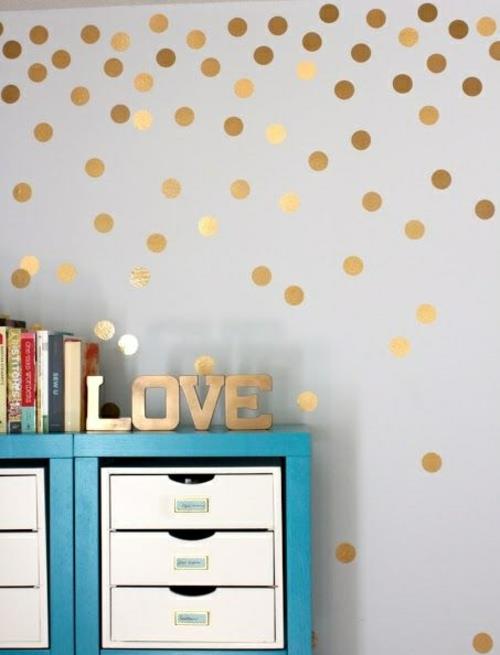 Διακόσμηση τοίχου με συρτάρια με πολύχρωμες κουκίδες χρυσή αγάπη