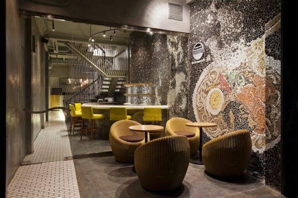Σχεδιασμός τοίχου με ψηφιδωτά πλακάκια στο εστιατόριο noodle μοντέρνο ενδιαφέρον