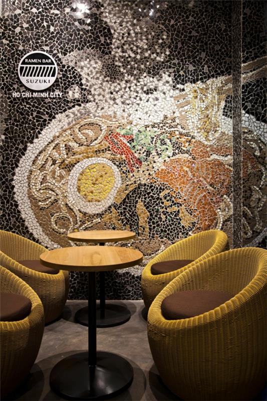 Σχεδιασμός τοίχου με ψηφιδωτά πλακάκια στο εστιατόριο noodle