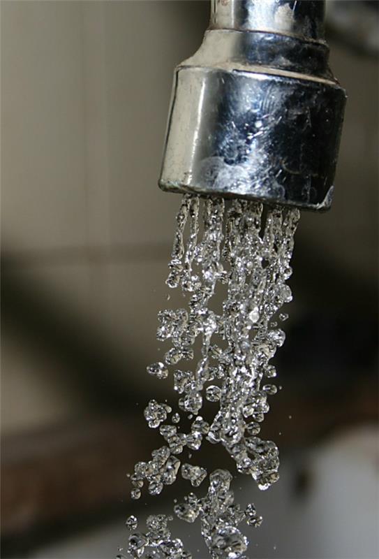 Συμβουλές εξοικονόμησης νερού για βρύση βιώσιμου σχεδιασμού