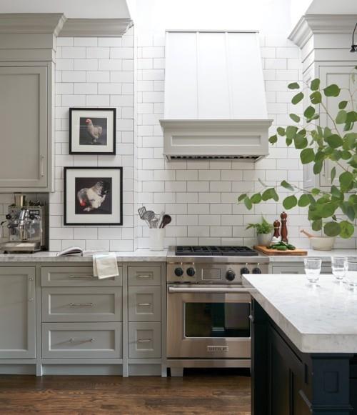 Λευκές τοιχογραφίες κουζίνας λεπτομέρειες δωματίου εσωτερικού χώρου