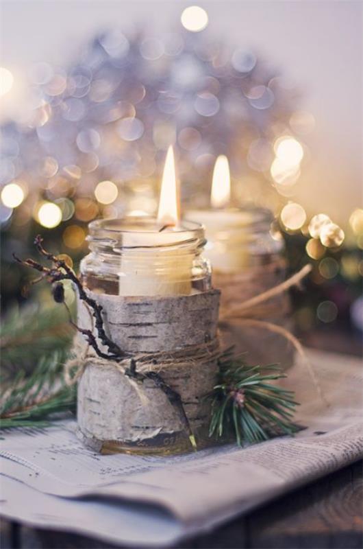 Χριστουγεννιάτικη διακόσμηση 3 must-have αναμμένο κερί με φλοιό σημύδας τυλιγμένο γύρω από λαμπερά φώτα στο παρασκήνιο