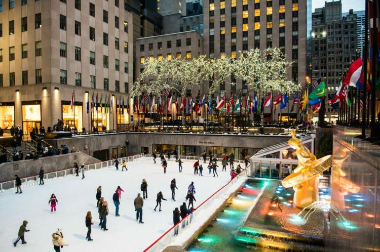 Χριστουγεννιάτικα αξιοθέατα της Νέας Υόρκης πατινάζ στον πάγο του Rockefeller Center