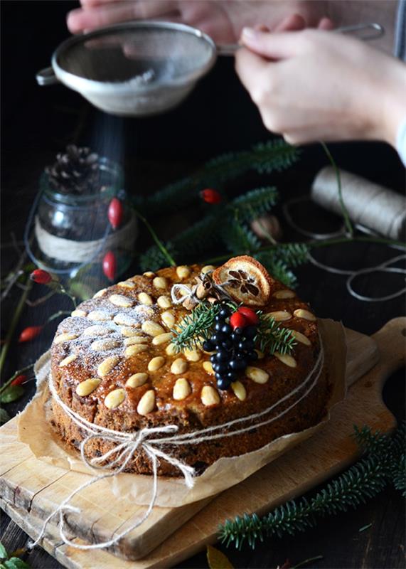 Χριστουγεννιάτικο κέικ από τη Σκωτία - παραδοσιακά ετοιμάζοντας κέικ Dundee κέικ dundee ζάχαρη άχνη νόστιμο