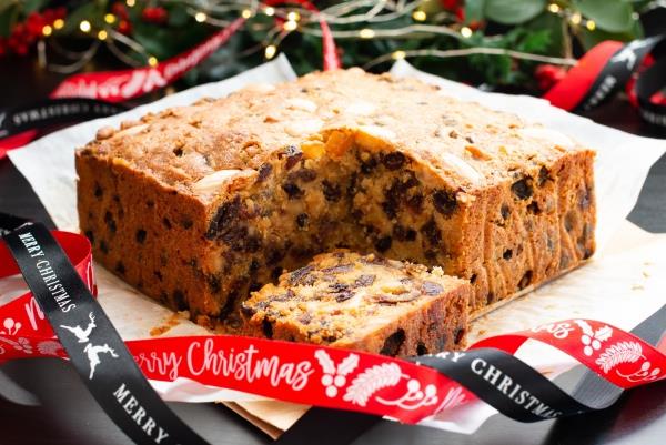 Χριστουγεννιάτικο κέικ από τη Σκωτία - παραδοσιακό κέικ φρούτων κέικ παρασκευής κέικ Dundee νόστιμο