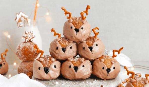 Χριστουγεννιάτικο επιδόρπιο - κορμός χριστουγεννιάτικου δέντρου και άλλες νόστιμες ιδέες συνταγής για να απολαύσετε χαριτωμένους ταράνδους πατάτες αμυγδαλωτές