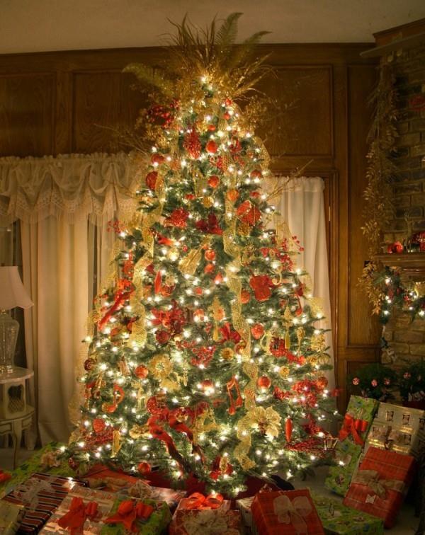 στολίζοντας το Χριστουγεννιάτικο Δέντρο