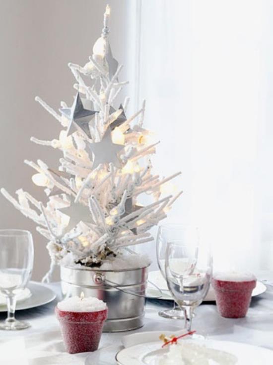 Διακοσμήστε το χριστουγεννιάτικο δέντρο σε λευκό και ασημί χρώμα με διαφορετικό τρόπο σε ποτήρια με πάγο ωραία ιδέα