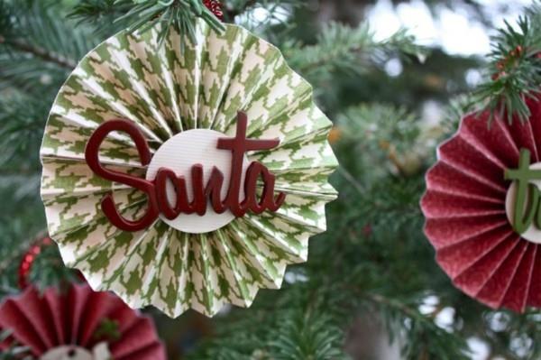 Διακοσμήσεις χριστουγεννιάτικων δέντρων με ένα τσίμπημα λέξης με χαρτί