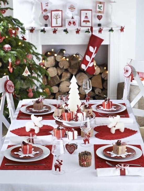 Χριστουγεννιάτικες ιδέες διακόσμησης σε κόκκινο και άσπρο γιορτινό τραπέζι φαγητού