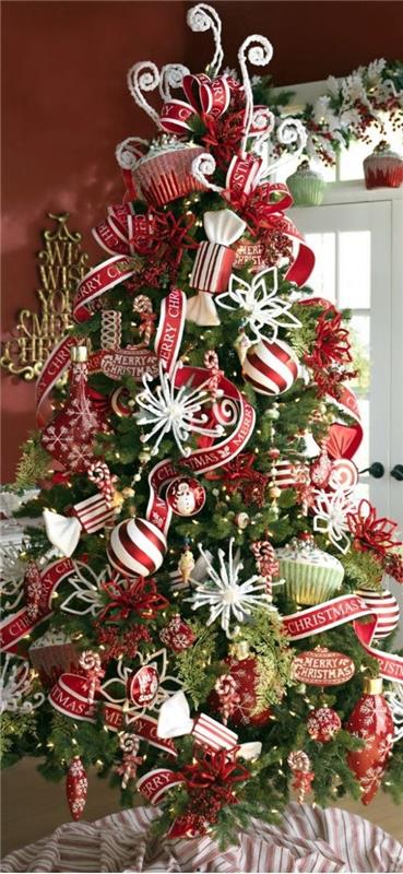 Χριστουγεννιάτικες ιδέες διακόσμησης σε κόκκινο και άσπρο όμορφα πλούσια διακοσμητικά χριστουγεννιάτικων δέντρων
